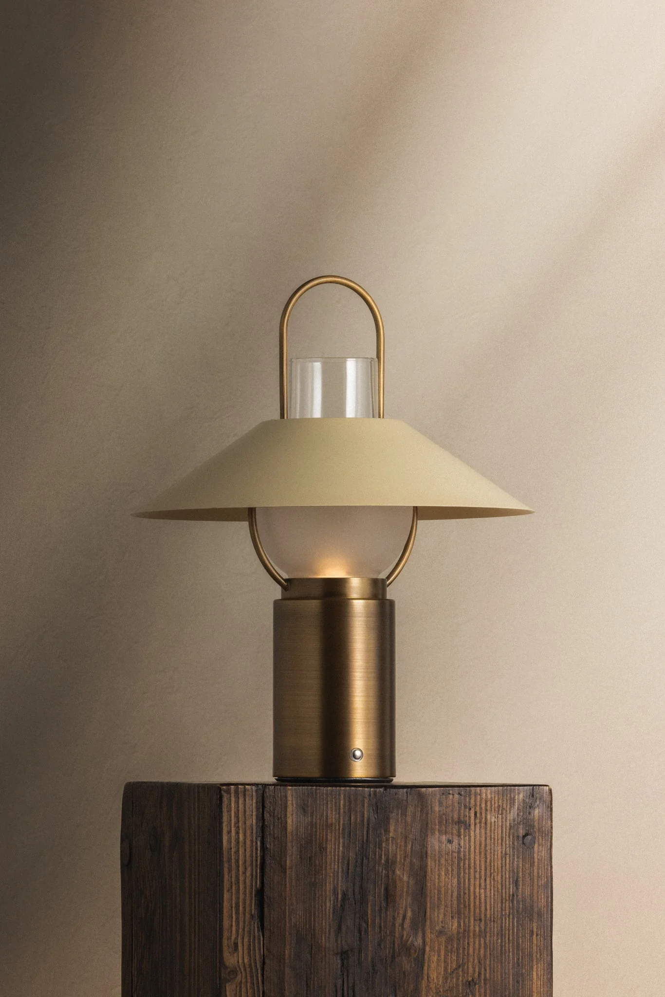 Kindle Rechargeable Table Lamp - Image 4