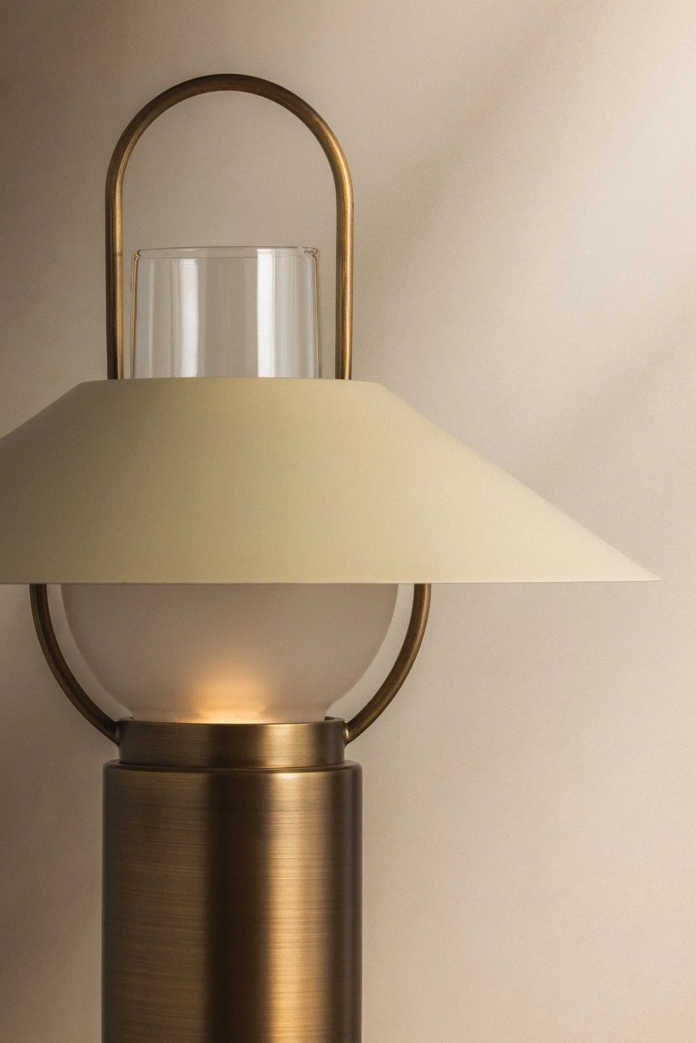 Kindle Rechargeable Table Lamp - Image 6