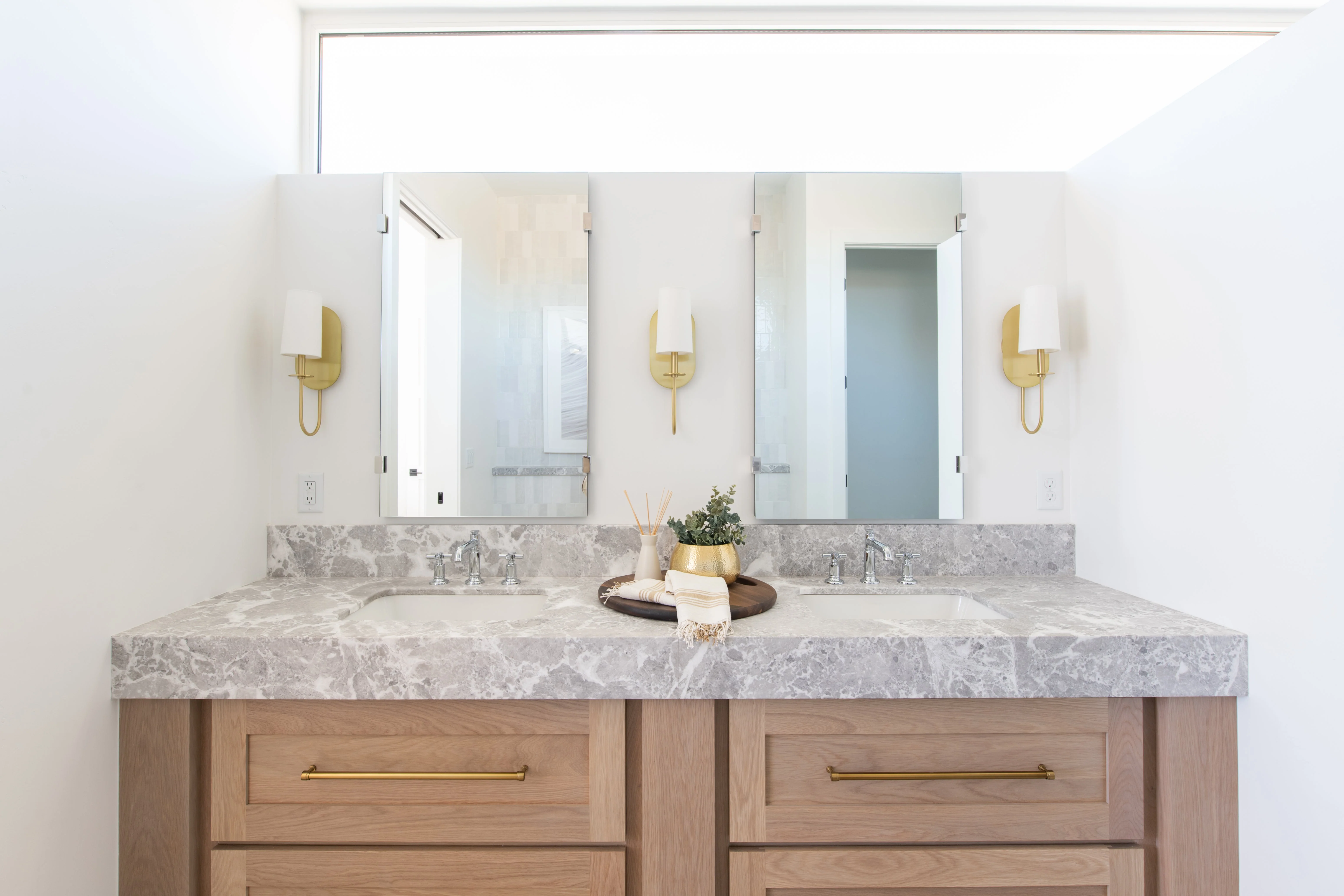 Lara Wall Sconce - Image 4